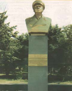 памятник Ворошилову